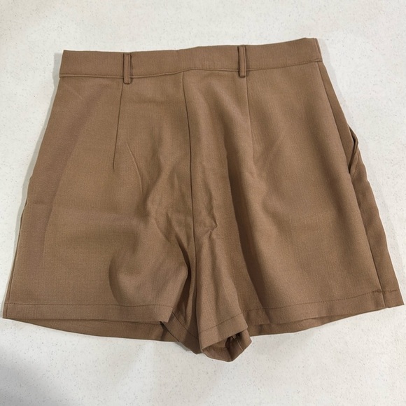 Cider Camel Pleated Shorts Neutral New Size Small - Picture 2 of 9